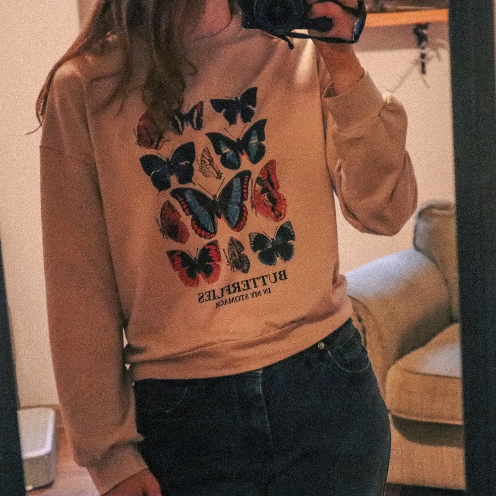 Butterflies in my stomach Shein beige sweatshirt size extra small